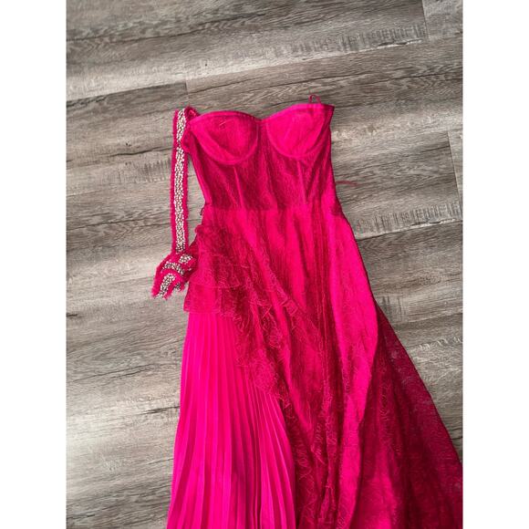 Alice + Olivia Bree hot pink lace ruffle gown size 2 - Picture 6 of 7